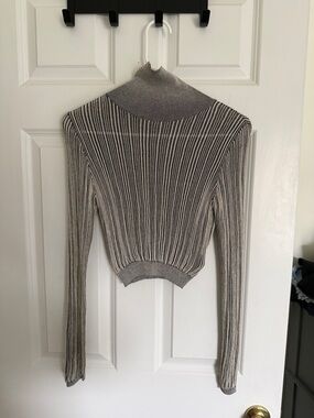 Ribbed Mock Neck Crop Top - Gray